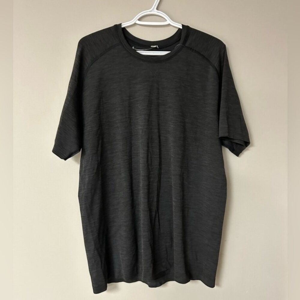 Lululemon Men’s Metal Vent Heathered Grey Short Sleeve T Shirt